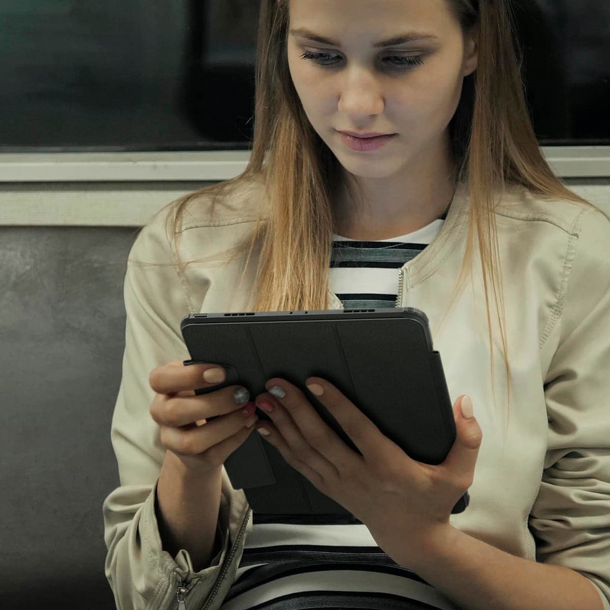 ACS03655 - iPad Pro 11" (2022/2021/2020/2018) Case Ultra Hybrid Pro showing a woman sitting staring at device in hand